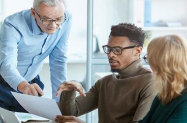 Consultor Financeiro Empresarial: Destaque Seus Serviços!