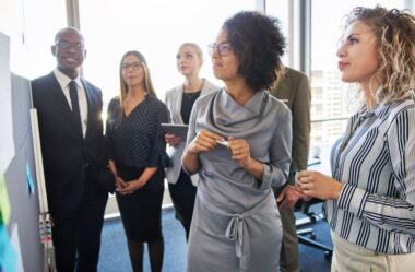  Estrutura Organizacional Divisional: Vantagens e Aplicações